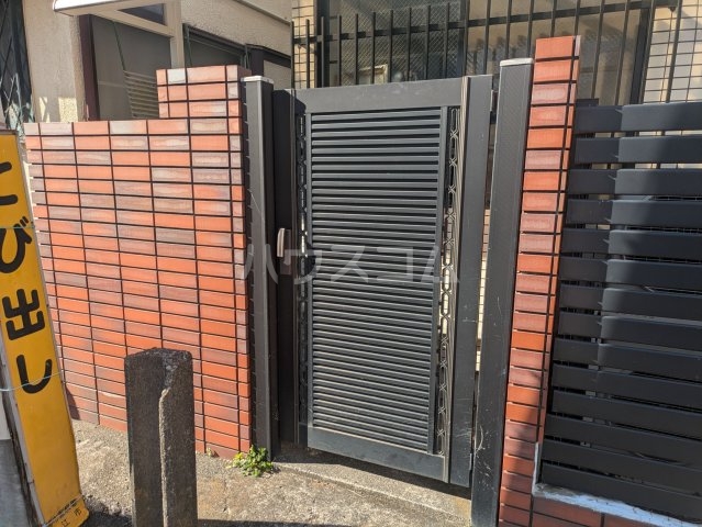 20/23 エントランス