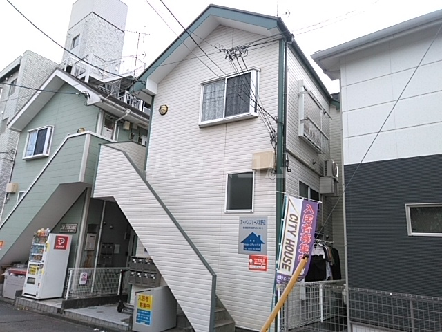 23/25 エントランス