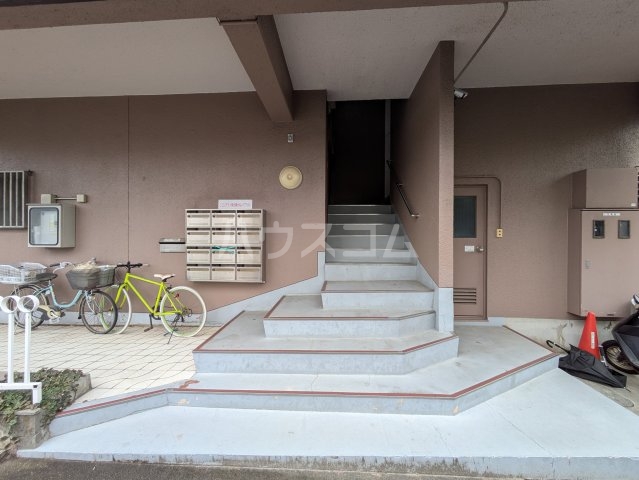 2/5 エントランス