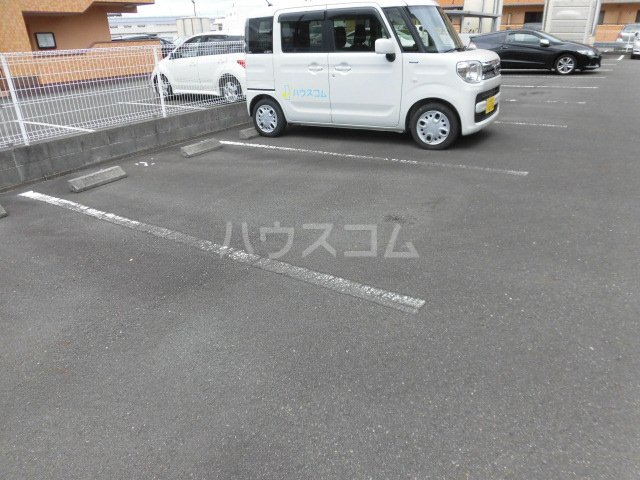 22/27 駐車場