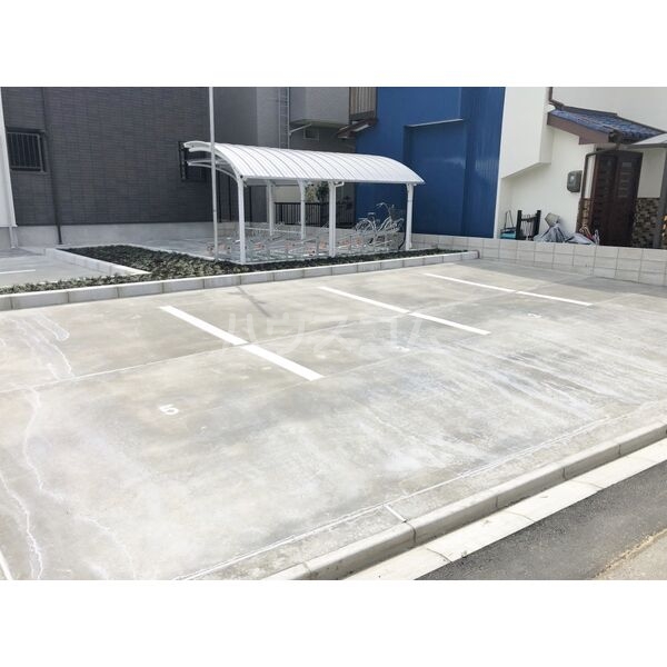 22/28 駐車場