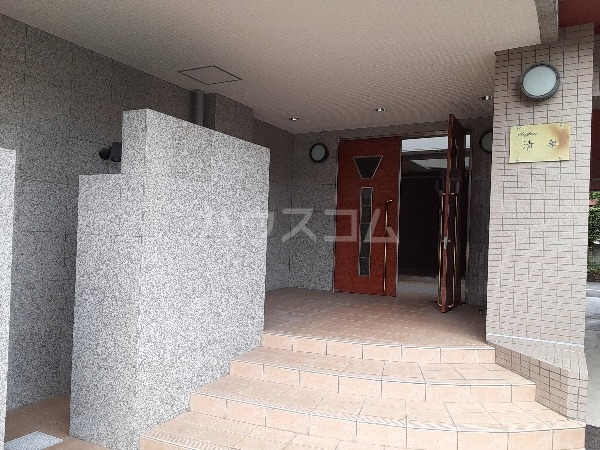 26/30 エントランス