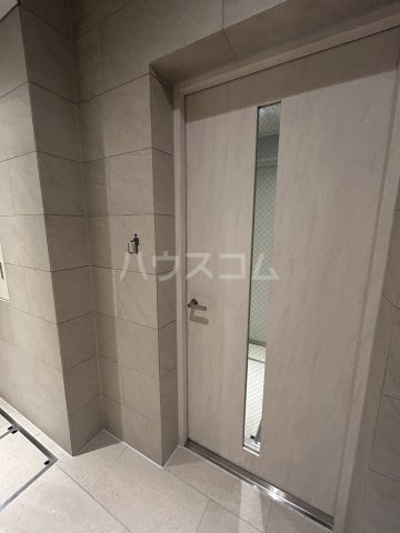 20/21 エントランス