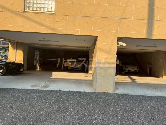 28/30 駐車場