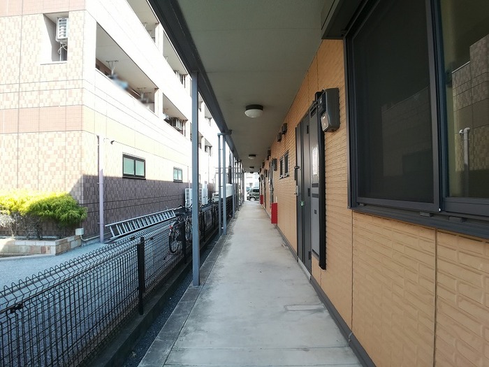 19/27 エントランス