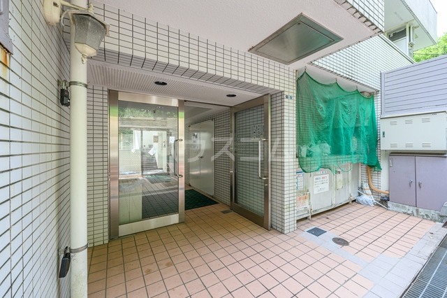 26/30 エントランス