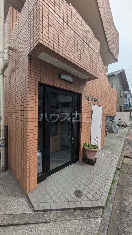 16/25 エントランス