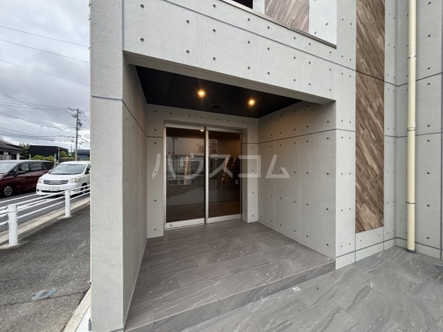 23/30 エントランス