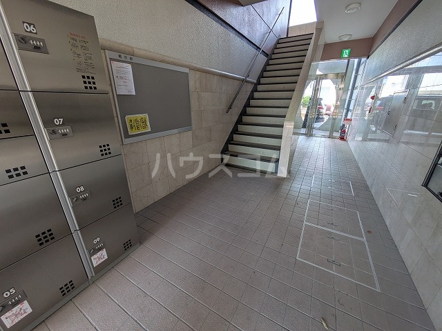 21/30 エントランス