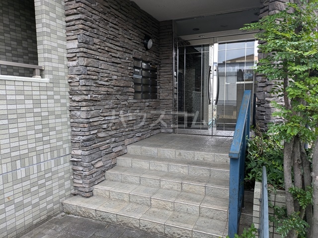 28/30 エントランス