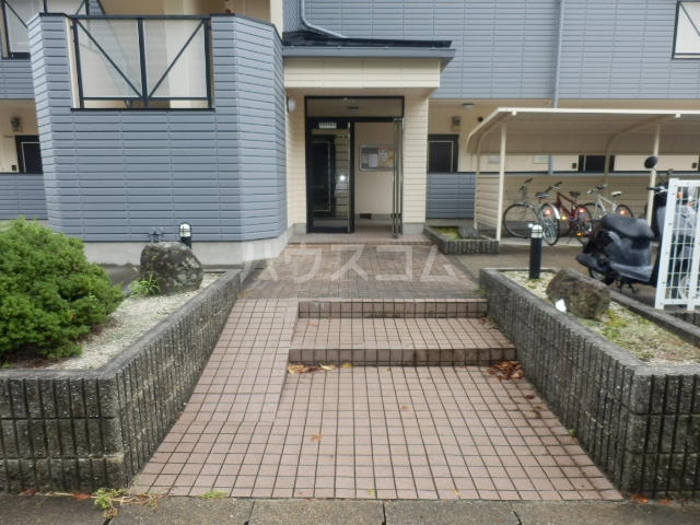 21/30 エントランス