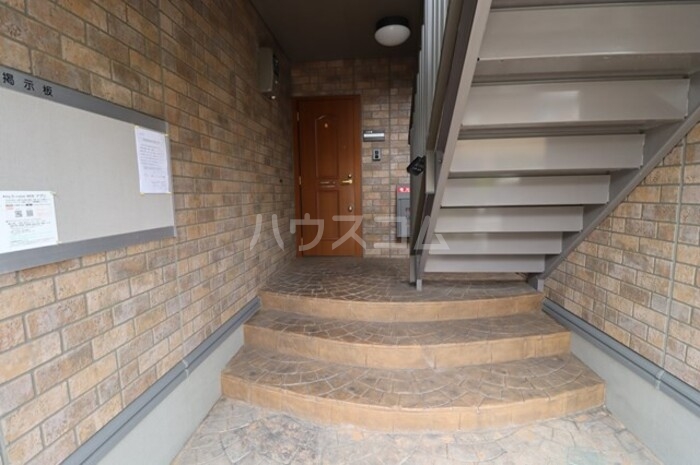 26/30 エントランス