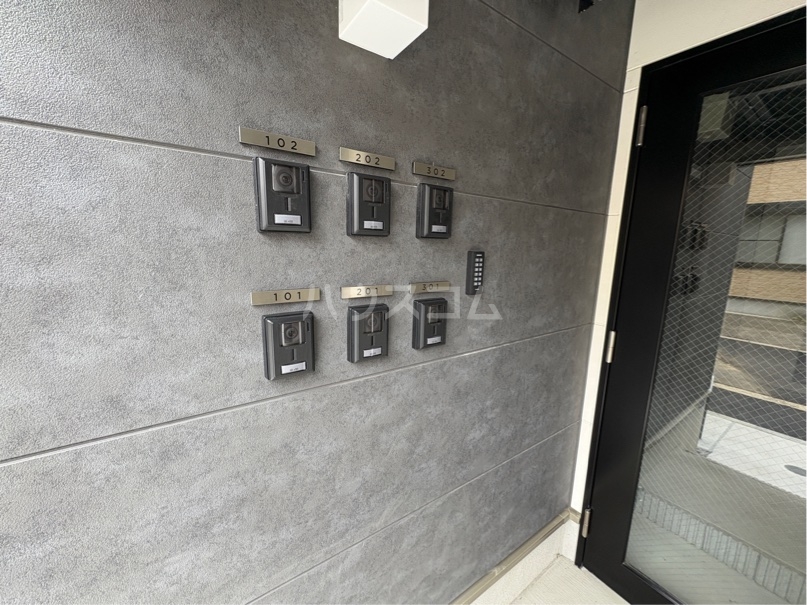 20/30 エントランス