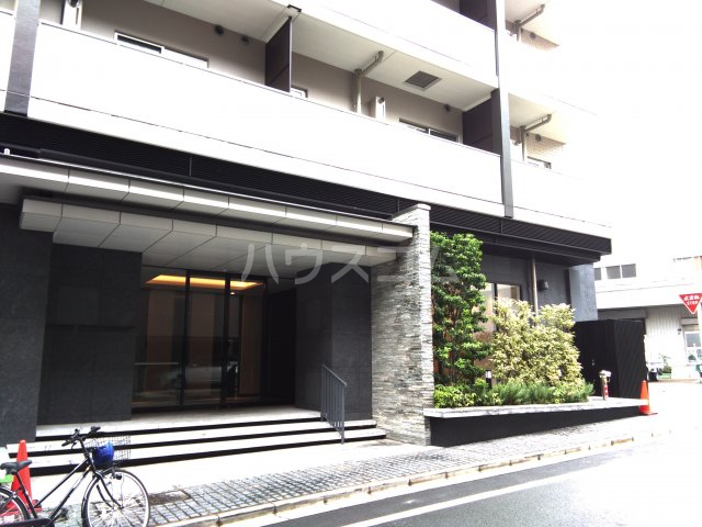 23/30 エントランス