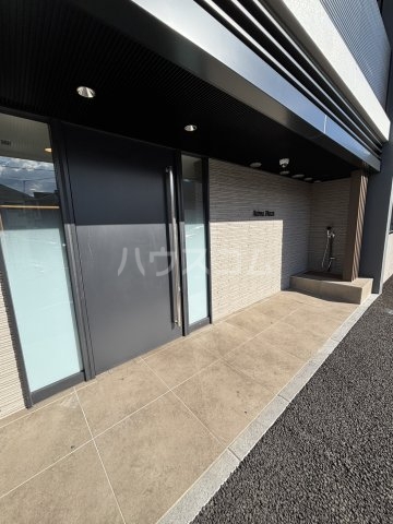 23/30 エントランス