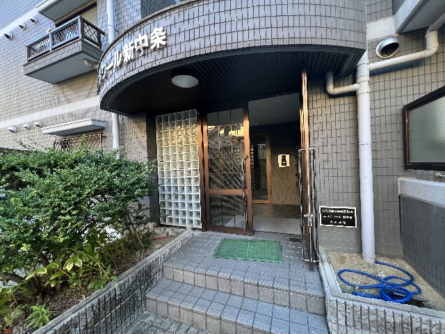 21/30 エントランス