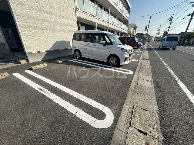 28/30 駐車場