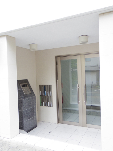 22/26 エントランス