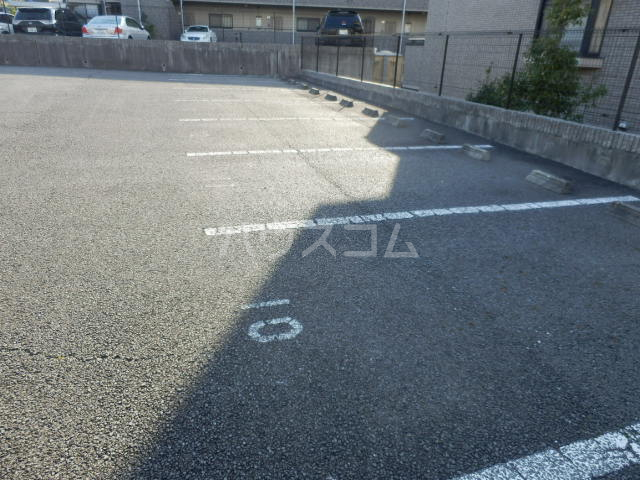 23/26 駐車場