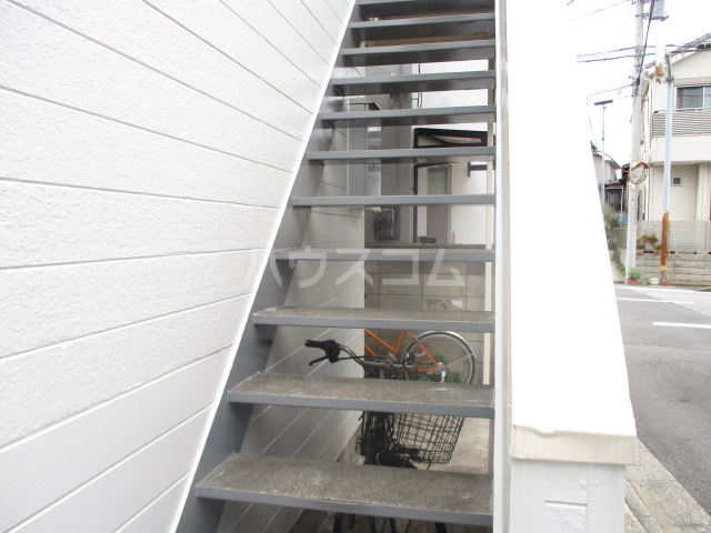 27/30 エントランス