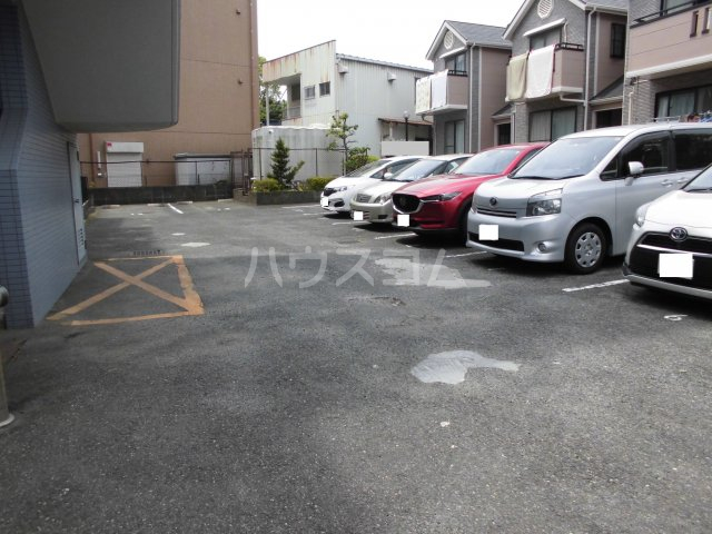 20/29 駐車場