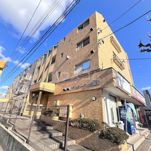 18/27 エントランス