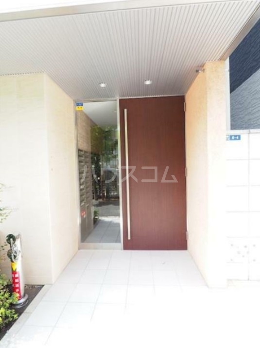 16/26 エントランス