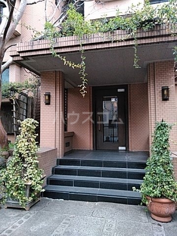 28/30 エントランス