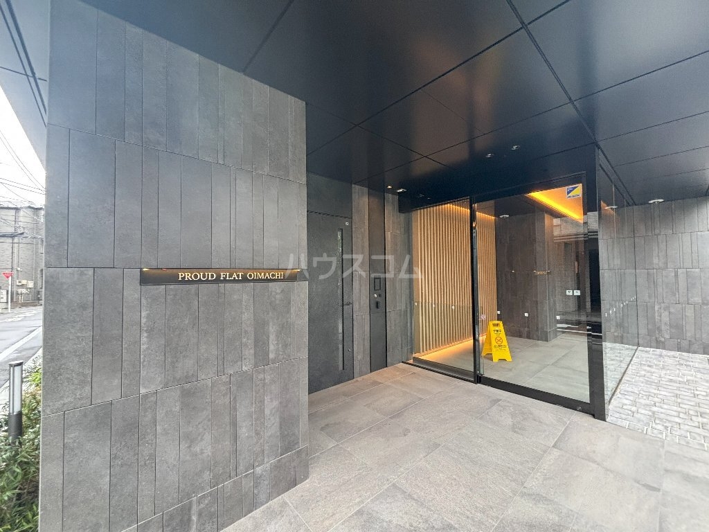 21/30 エントランス