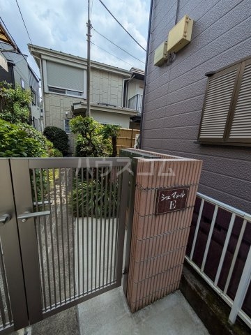 18/23 エントランス