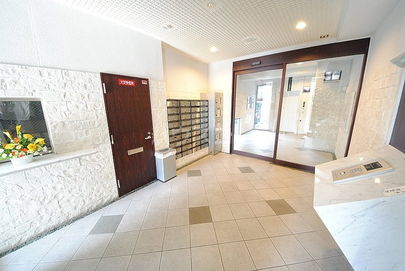 24/30 エントランス