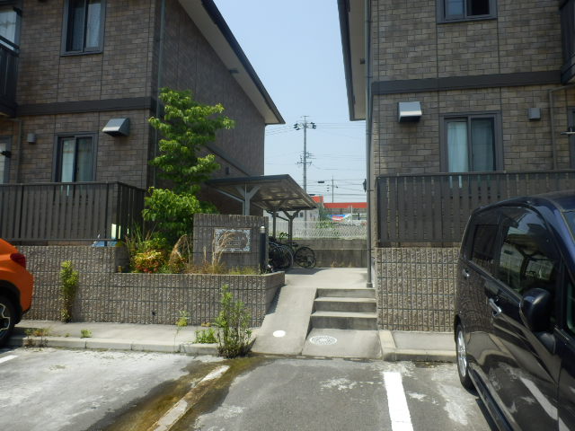 21/29 エントランス