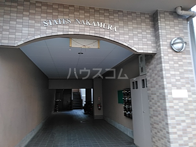 27/30 エントランス