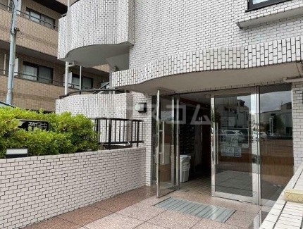 24/30 エントランス