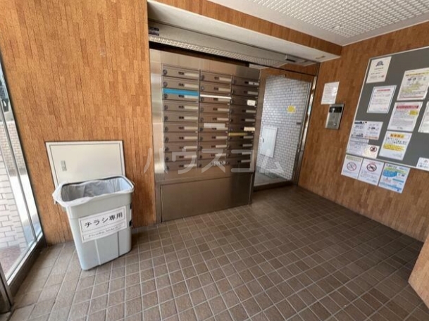 25/30 エントランス