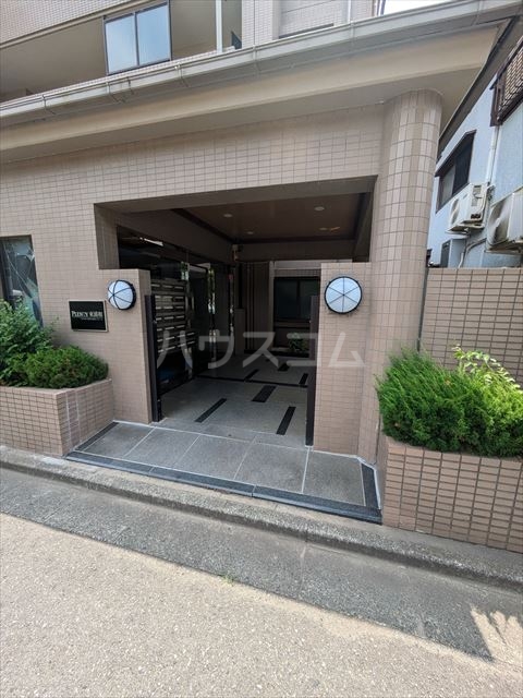 28/30 エントランス