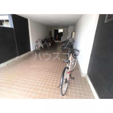 28/30 エントランス