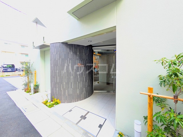 24/30 エントランス