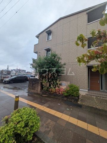 26/28 エントランス