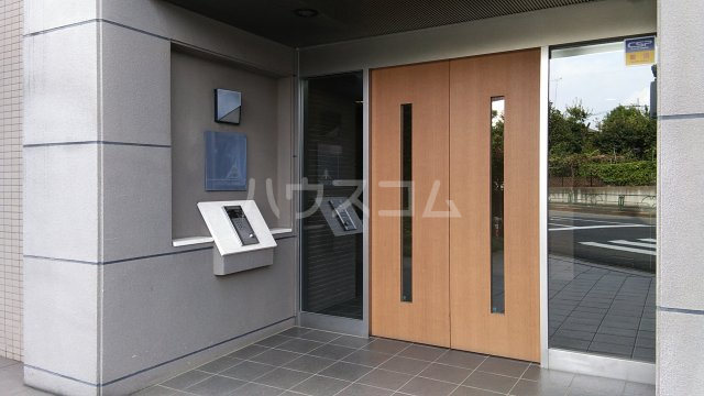 28/30 エントランス