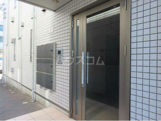 18/25 エントランス