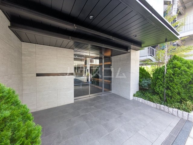 26/30 エントランス