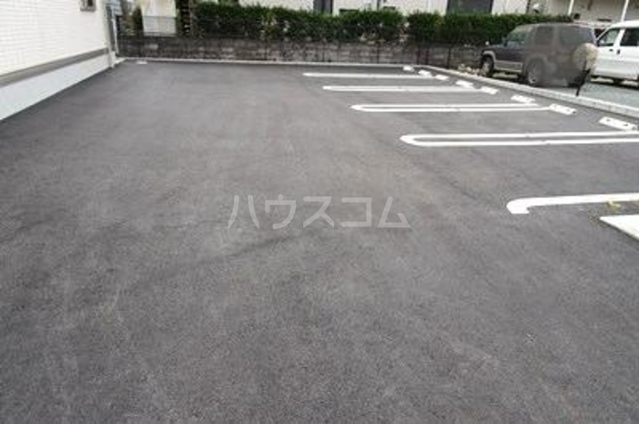 13/20 駐車場