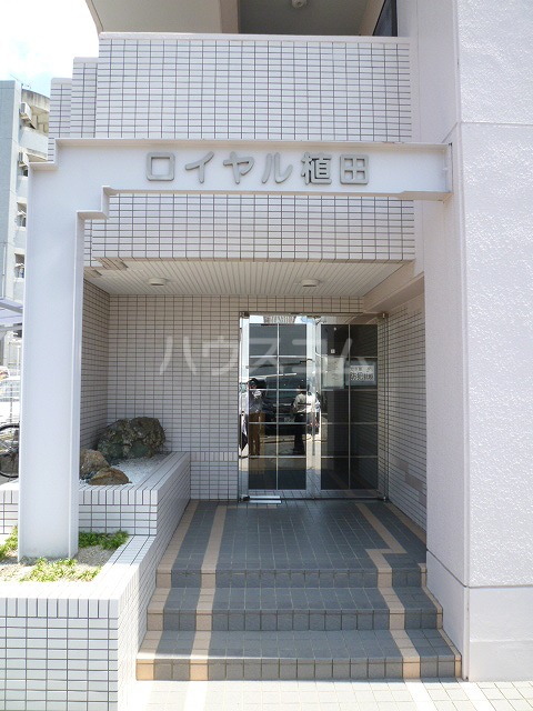 28/30 エントランス