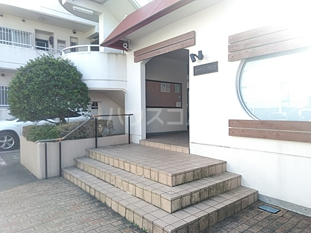 27/30 エントランス