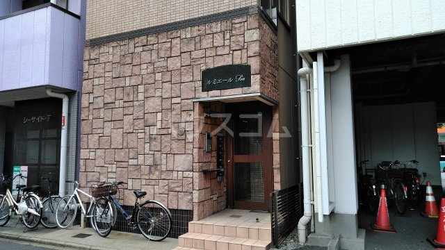 22/30 エントランス