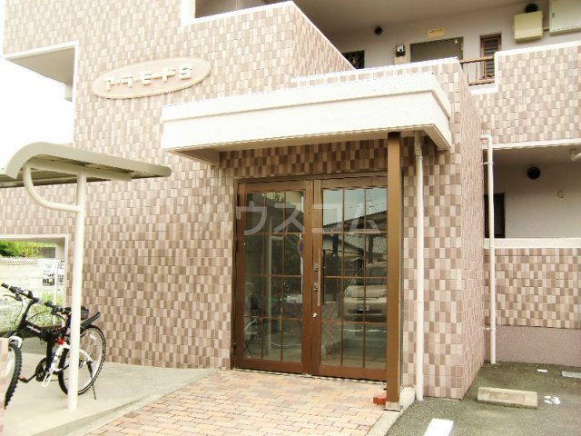 16/27 エントランス