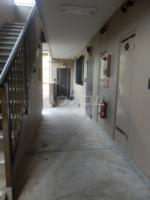 27/30 エントランス