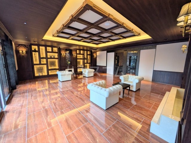 18/25 エントランス