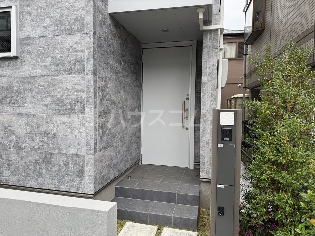 21/30 エントランス